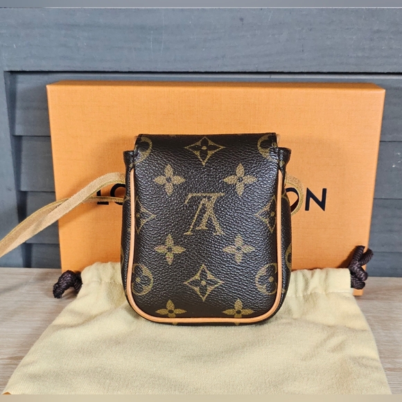 Authentic LOUIS VUITTON Cancun Pochette Crossbody Bag - Picture 2 of 12